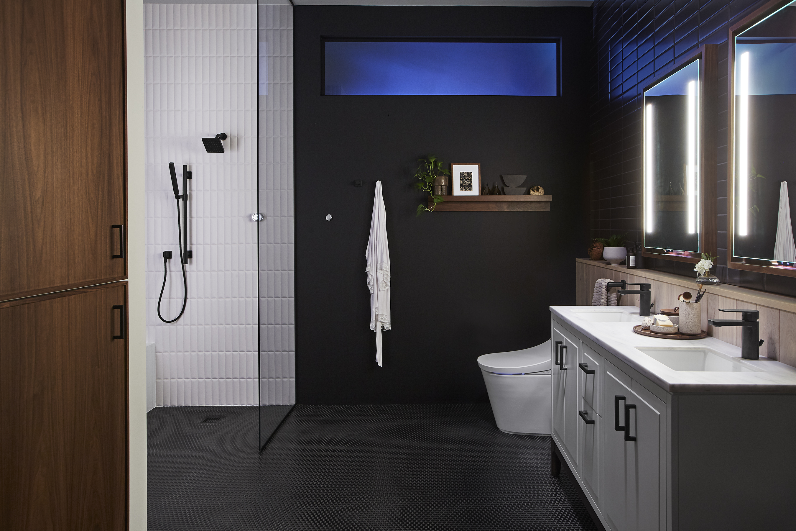 https://www.residentialproductsonline.com/sites/rpo/files/Kohler-Smart-Bathroom-Black-Walls-White-Tiles.jpg